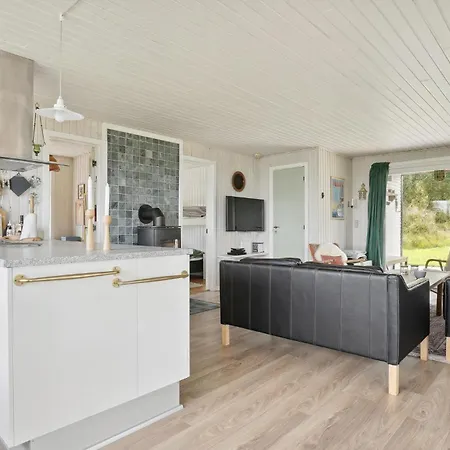 Дом отдыха Cozy In With House Sea View Фюр