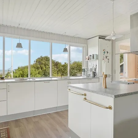 Three-bedroom In Fur