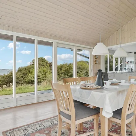 Three-bedroom In Fur