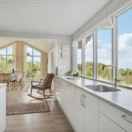 Cozy In With House Sea View