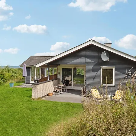 Дом отдыха Cozy In With House Sea View Фюр